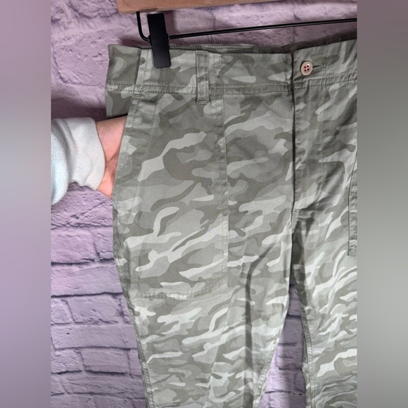 VINEYARD VINES CROPPED RAW‎ EDGE CAMO EVERYDAY UTILITY CHINO SIZE 10 PANTS - Picture 4 of 11